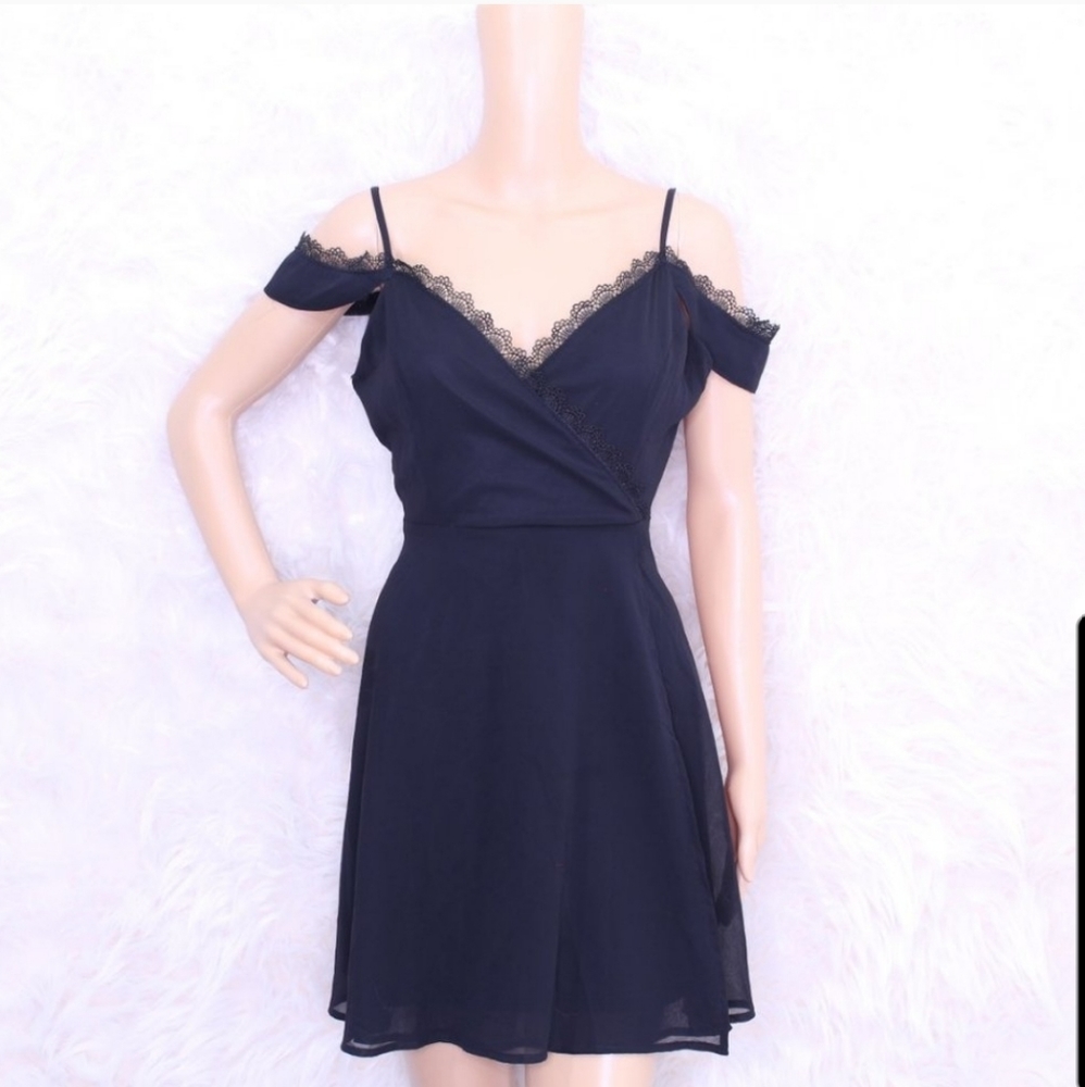 Lulus off shoulder dress little black dress 👗😍